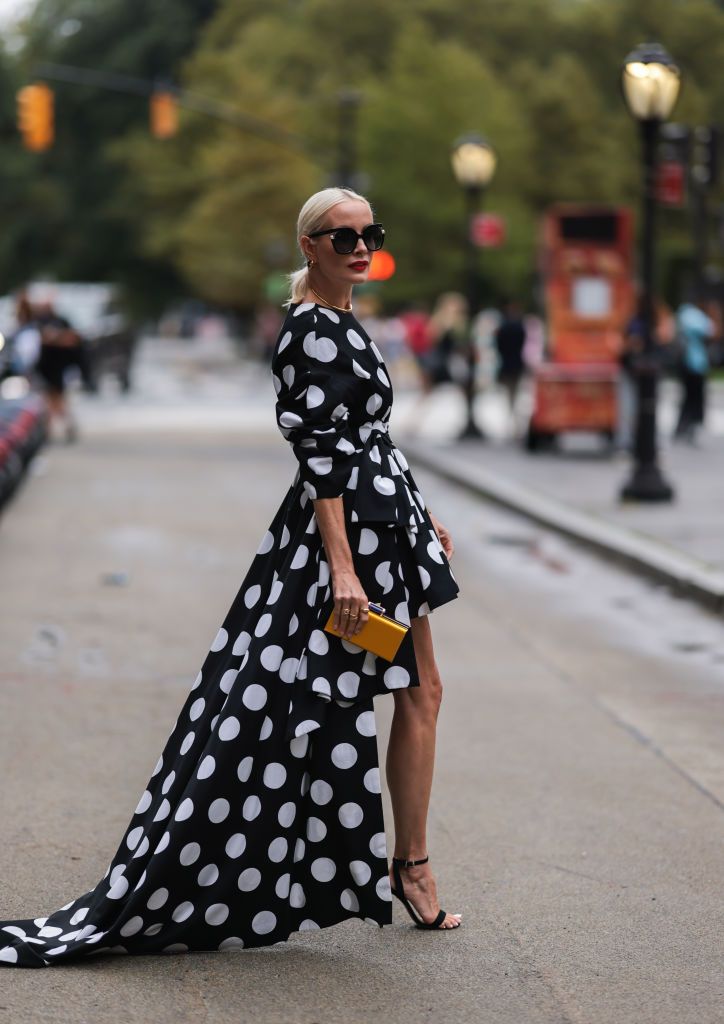 como combinar vestidos y faldas de lunares